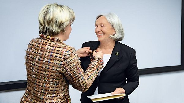 Emniyet Otomasyonu lideri PILZin Eski Yönetim Kurulu Başkanı Renate PILZ, Federal Almanya Cumhuriyeti Başarı Nişanı ile onurlandırıldı.