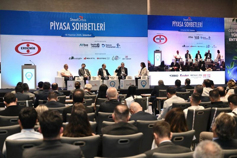 SteelOrbis Piyasa Sohbetleri ilk oturumunda panelistler sahnede