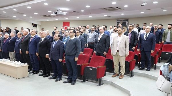 Demire ve çeliğe bilgiyle hükmeden dünyaya da hükmeder!